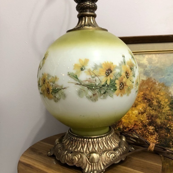 RARE Vintage 1972 EF & EF Industries Yellow Cottagecore Hand Painted Floral Lamp - Picture 3 of 16